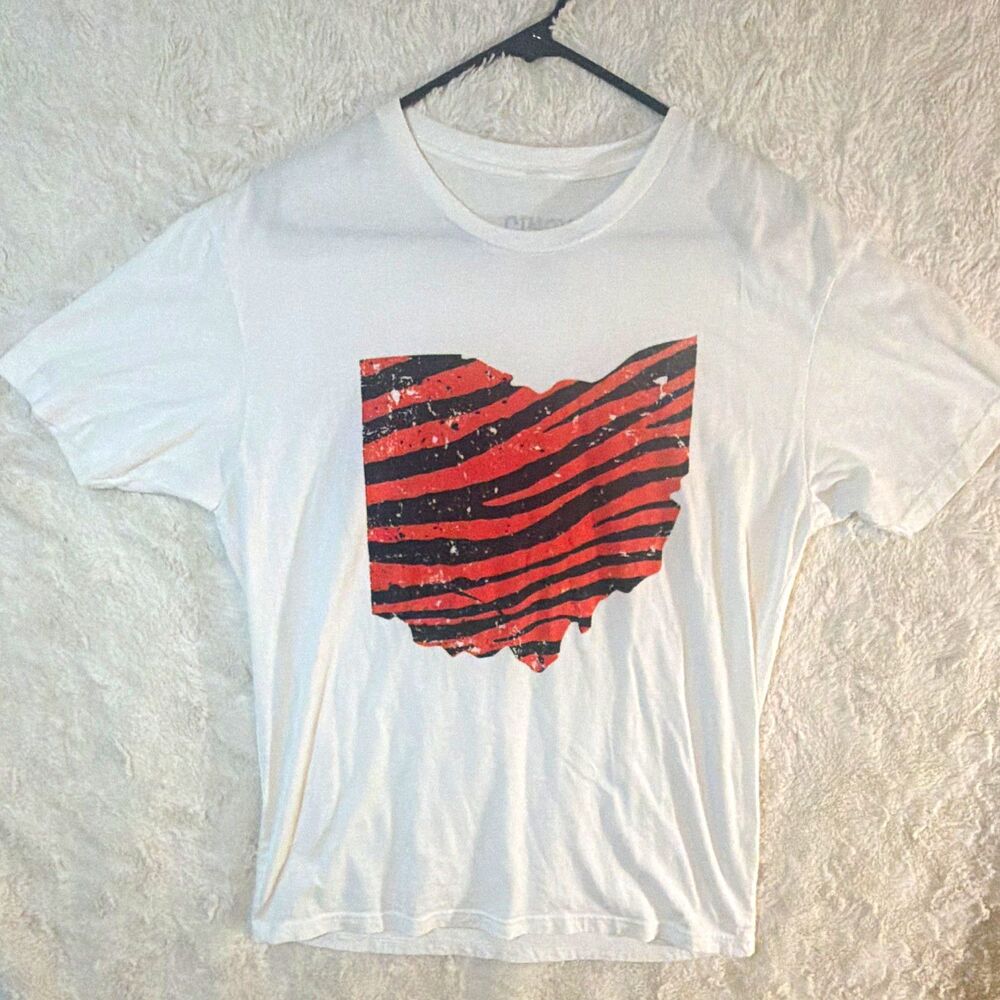 Cincy Shirts Ohio Bengals Striped Graphic T-Shirt Size L